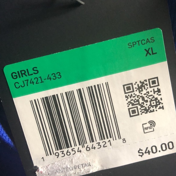 Nike - Picture 8 of 8